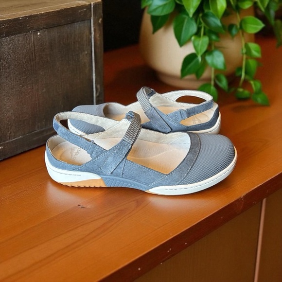 Dansko Raeann Sporty Mary Jane Shoe Sandal. - Picture 9 of 14